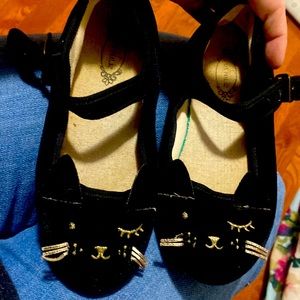 JoyFolie shoes size 2